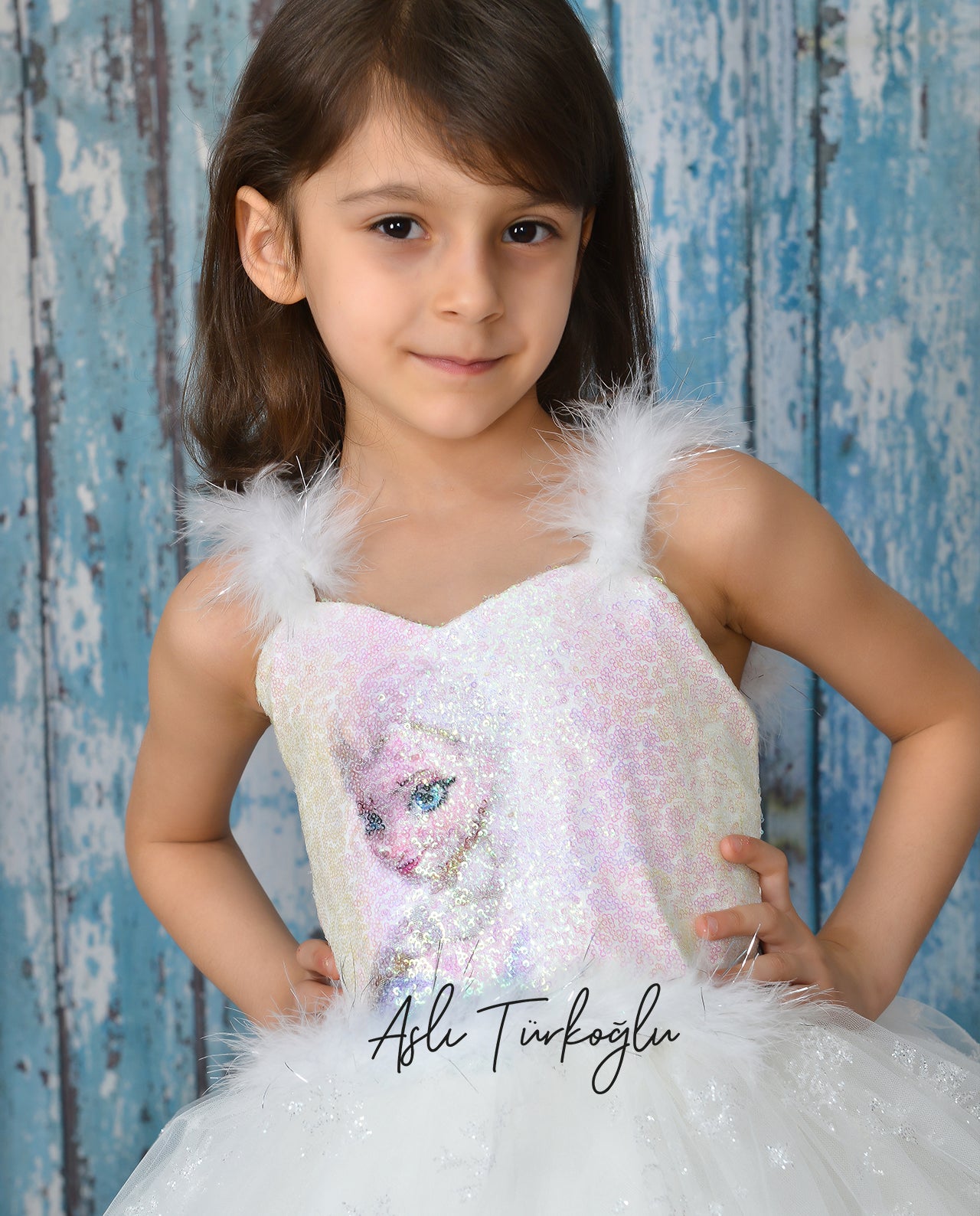 Beyaz Resimli Elsa Kostüm