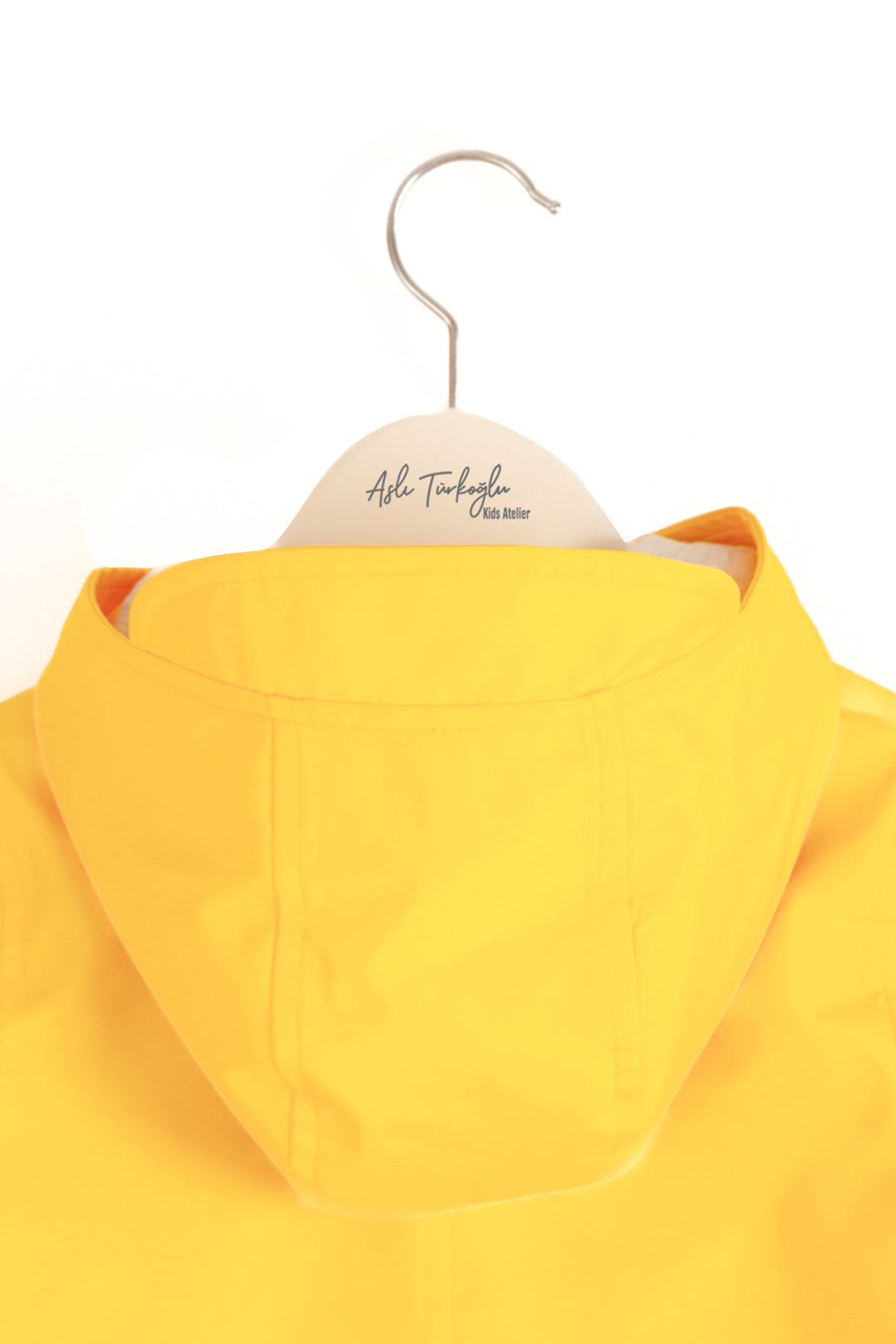 Çocuk Sarı Yağmurluk – Su Geçirmez Kapüşonlu Mont (2–10 Yaş)