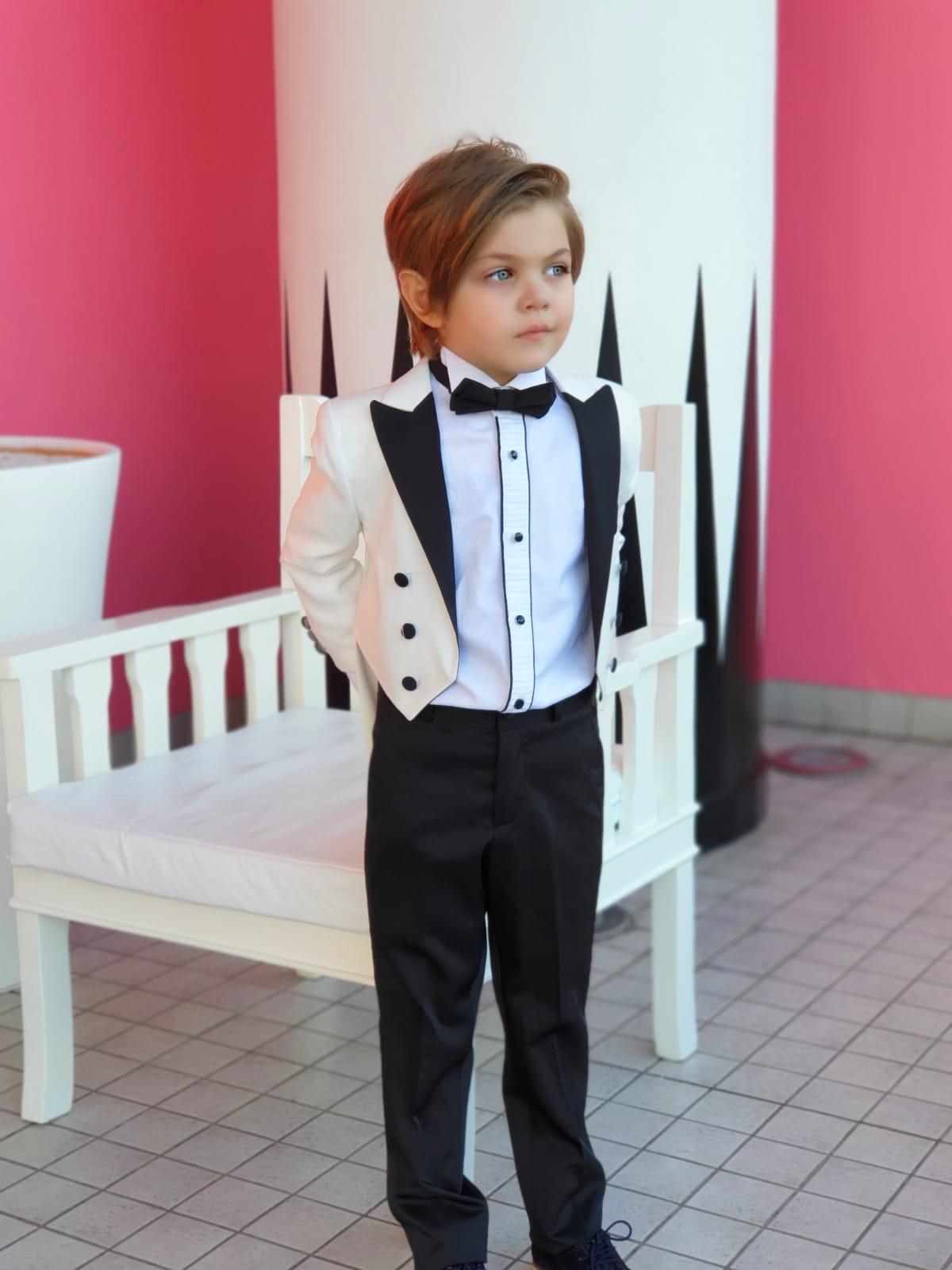 Erkek Çocuk Takım Elbise – Şık ve Klasik Özel Gün Kıyafeti