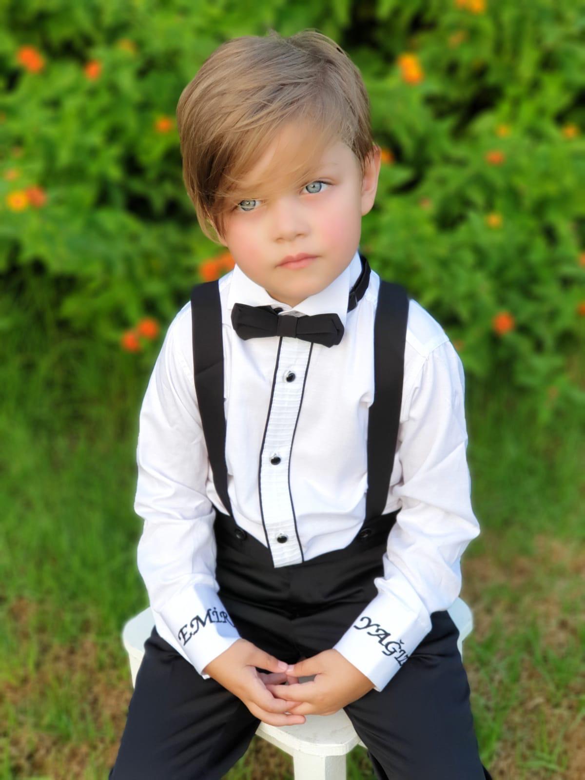 Papyon detaylı erkek çocuk takım elbise, beyaz gömlek siyah papyon ve askı kombinli çocuk özel gün kıyafeti