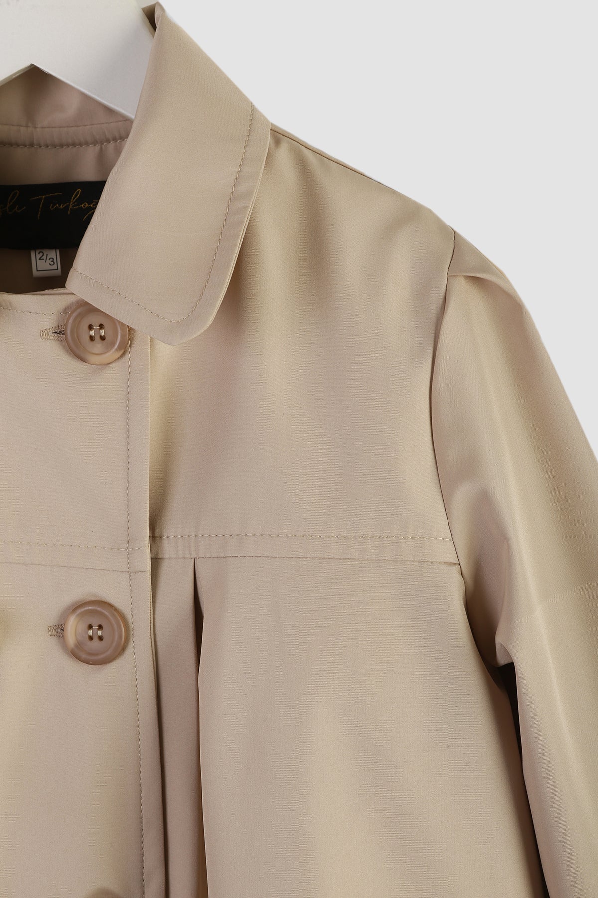 Kız Çocuk Bej Trençkot – Su Geçirmez, Düğmeli, Şık Dış Giyim