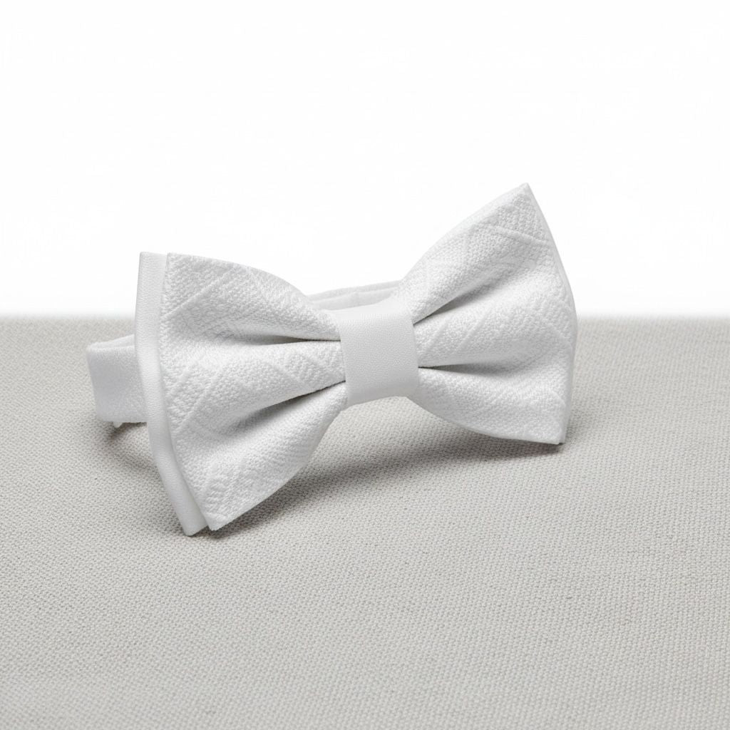 Desenli Beyaz Erkek Çocuk Papyon – Premium Doku & Zarif Şıklık