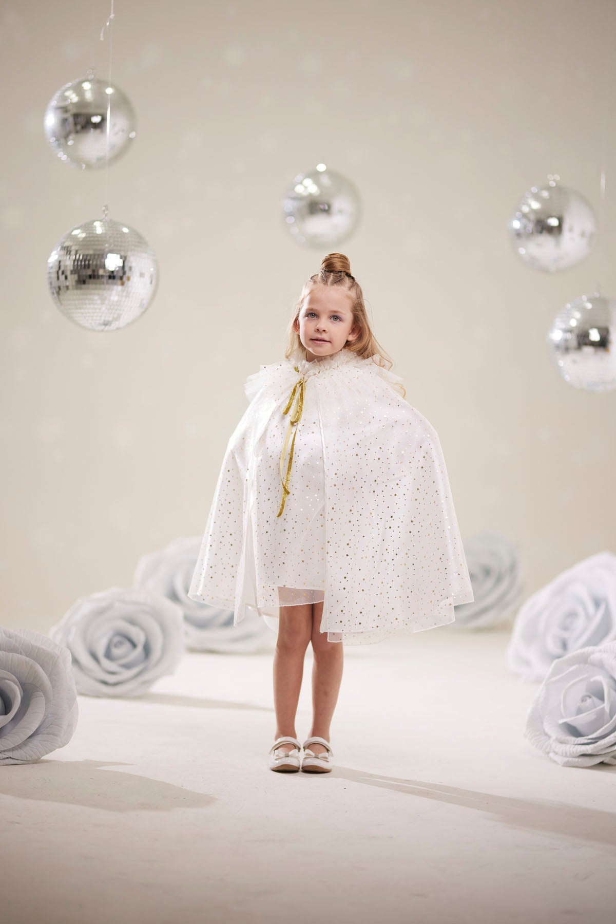 Kız Çocuk Yıldız Desenli Beyaz Pelerin