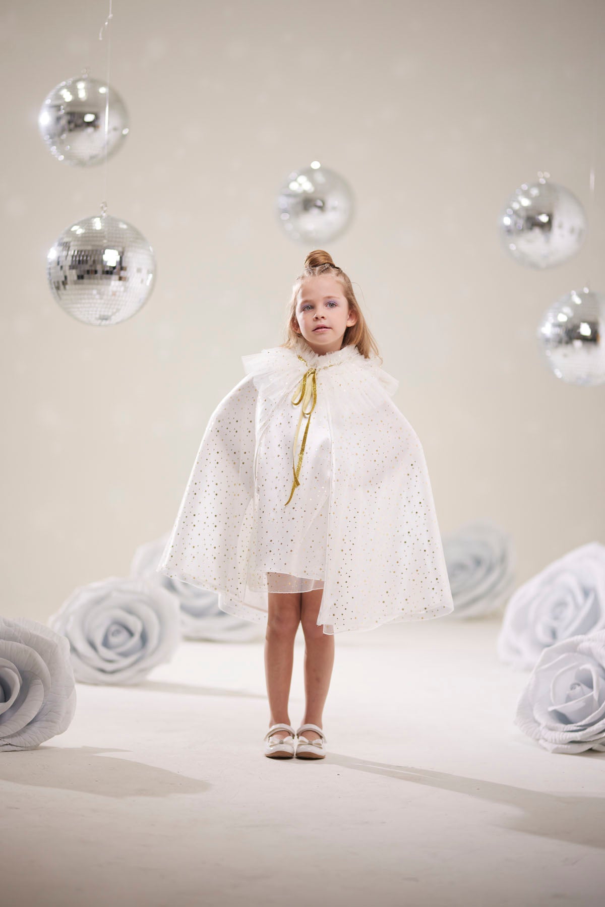 Kız Çocuk Yıldız Desenli Beyaz Pelerin