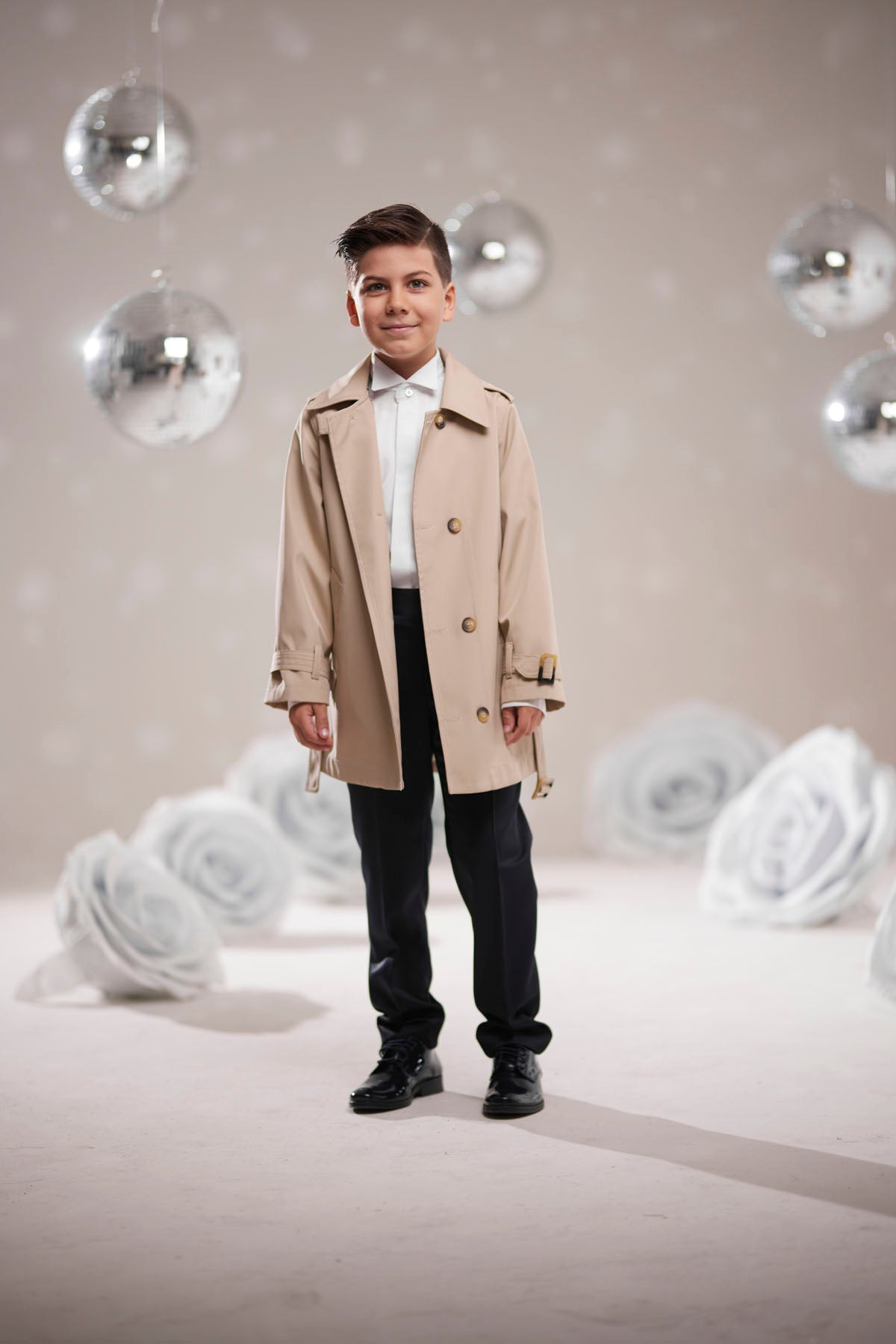 Erkek Çocuk Bej Trençkot – Şık Kuşaklı Dış Giyim