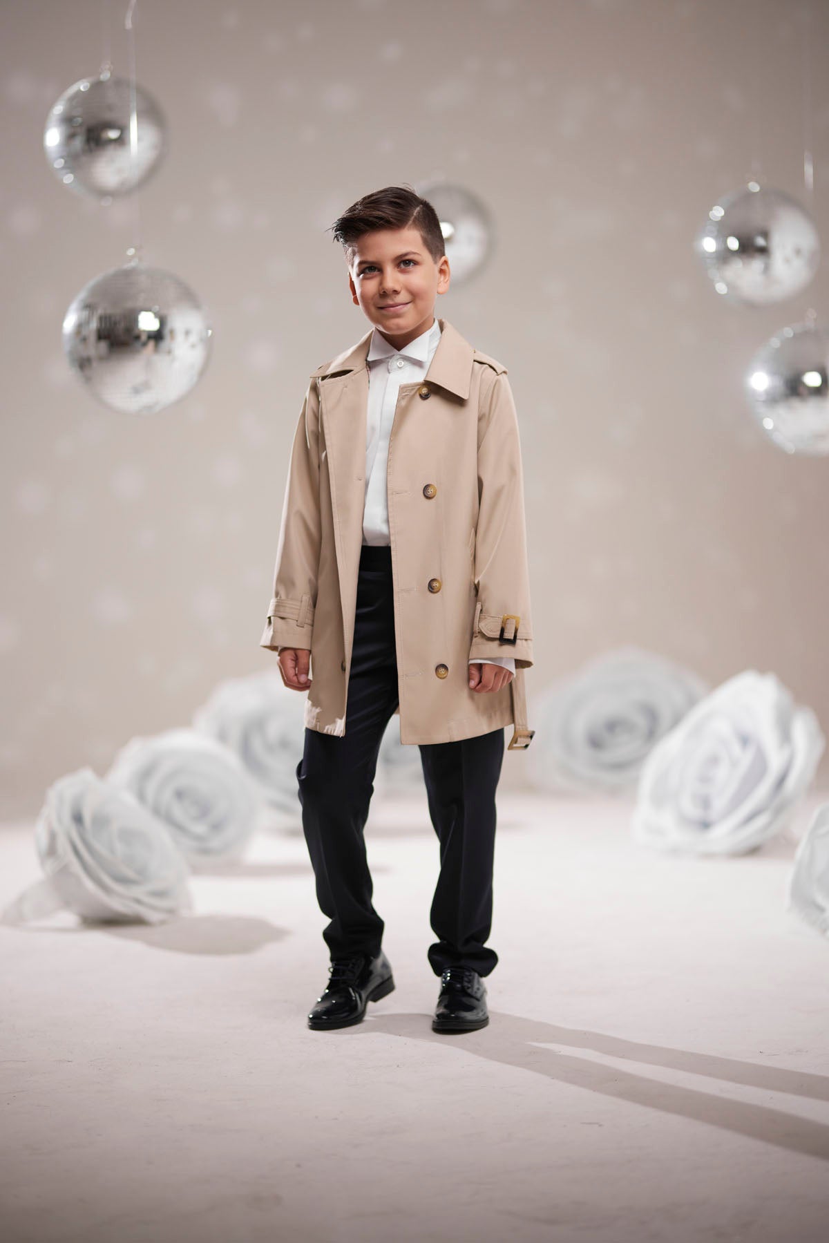 Erkek Çocuk Bej Trençkot – Şık Kuşaklı Dış Giyim