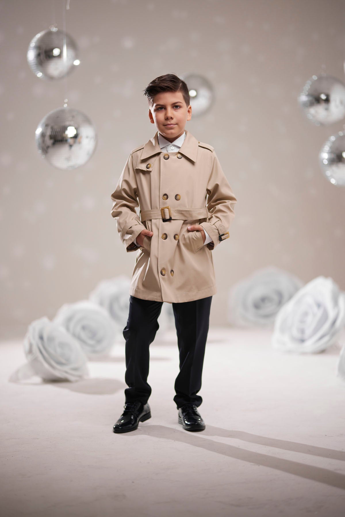 Erkek Çocuk Bej Trençkot – Şık Kuşaklı Dış Giyim