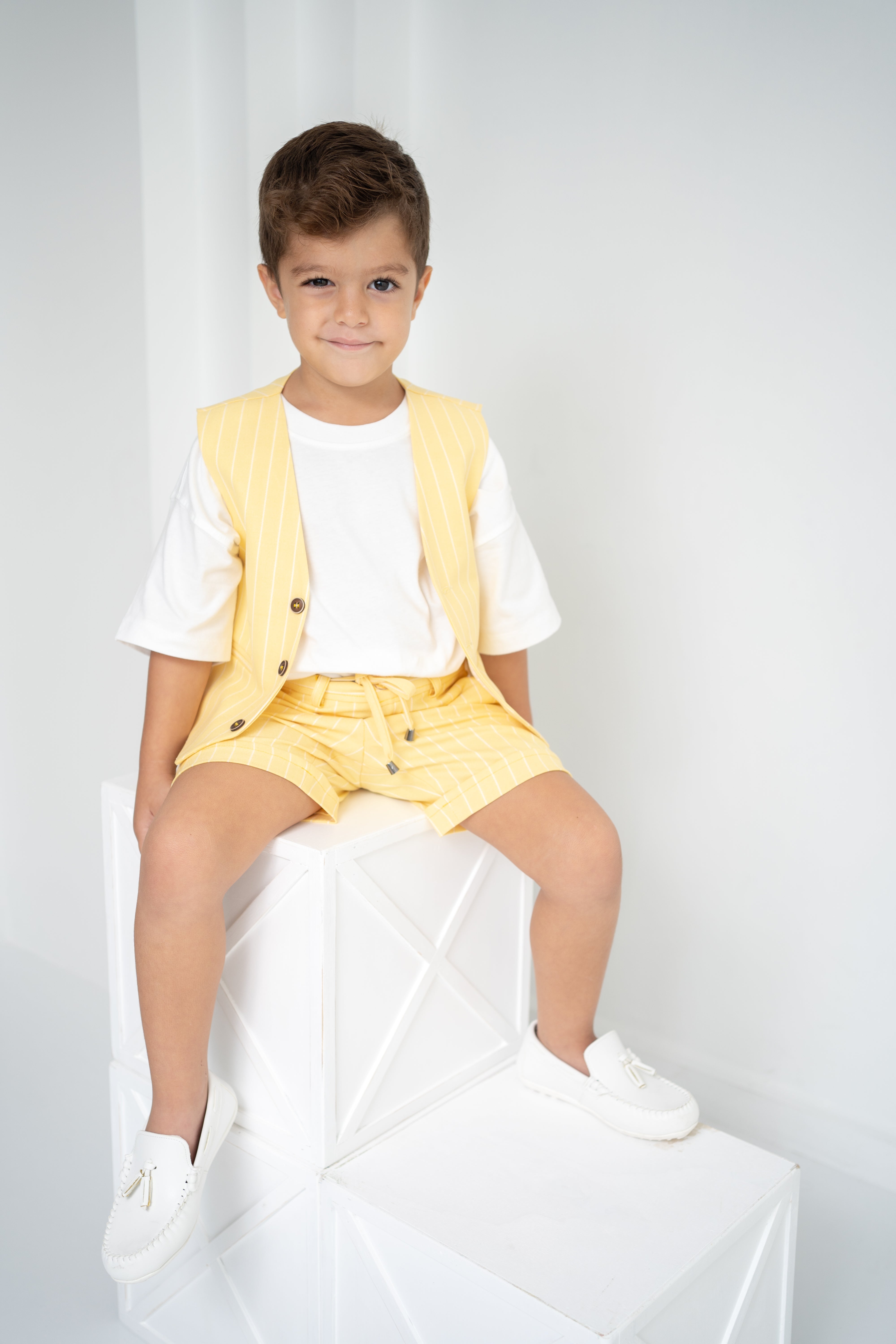 Erkek Çocuk Sarı Çizgili Yelek ve Şort Thişört Takım – Yazlık Üçlü Set