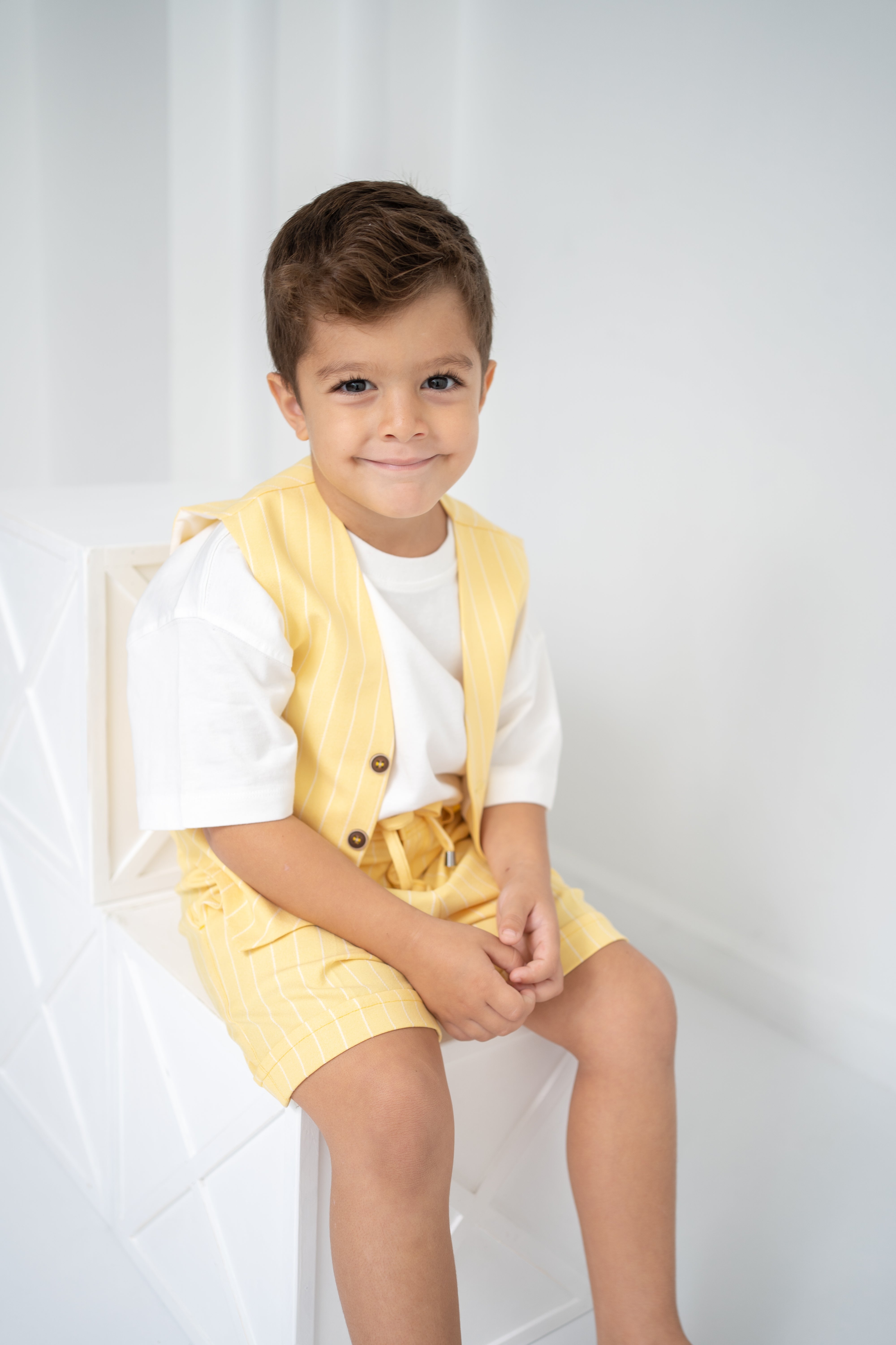 Erkek Çocuk Sarı Çizgili Yelek ve Şort Thişört Takım – Yazlık Üçlü Set