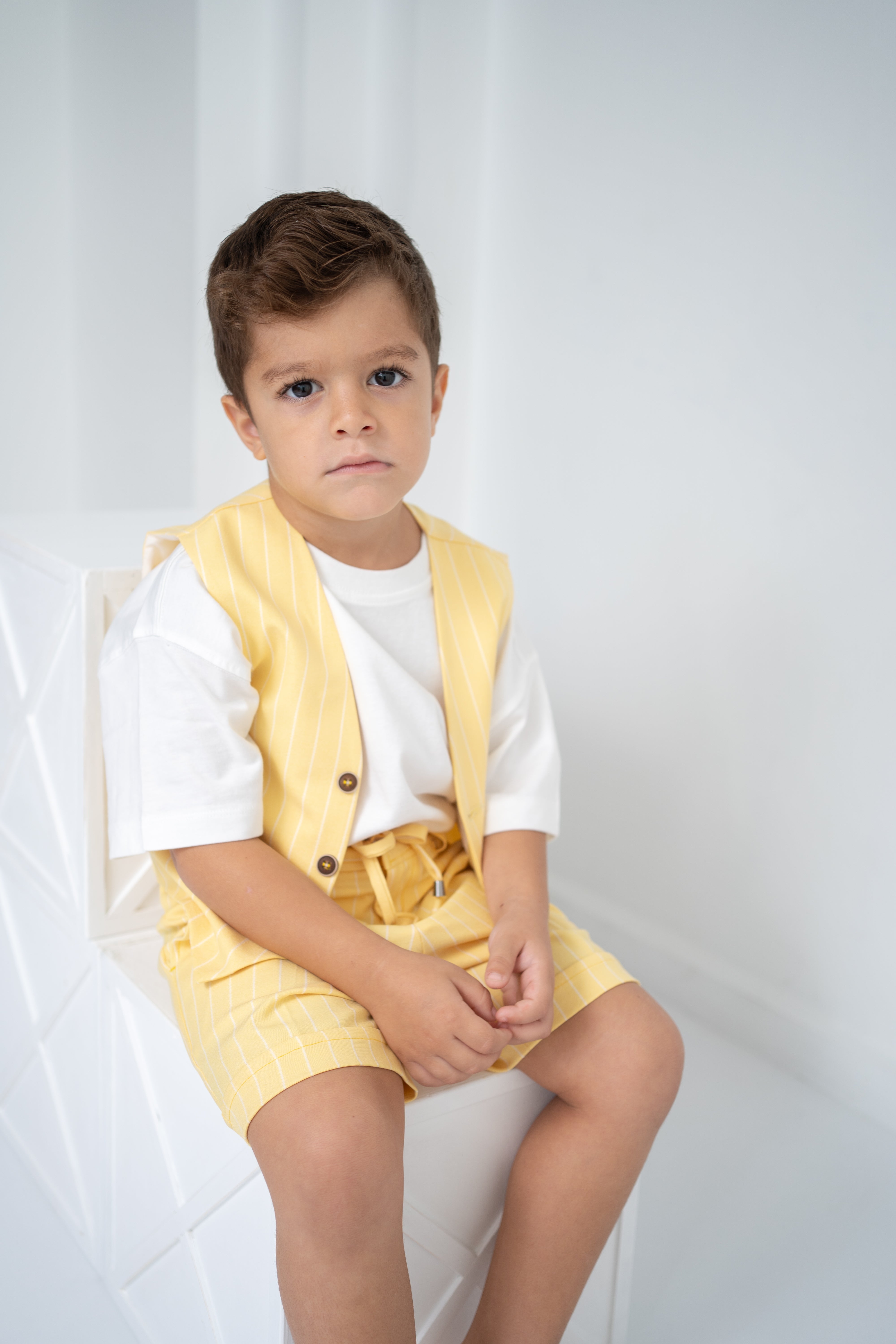 Erkek Çocuk Sarı Çizgili Yelek ve Şort Thişört Takım – Yazlık Üçlü Set