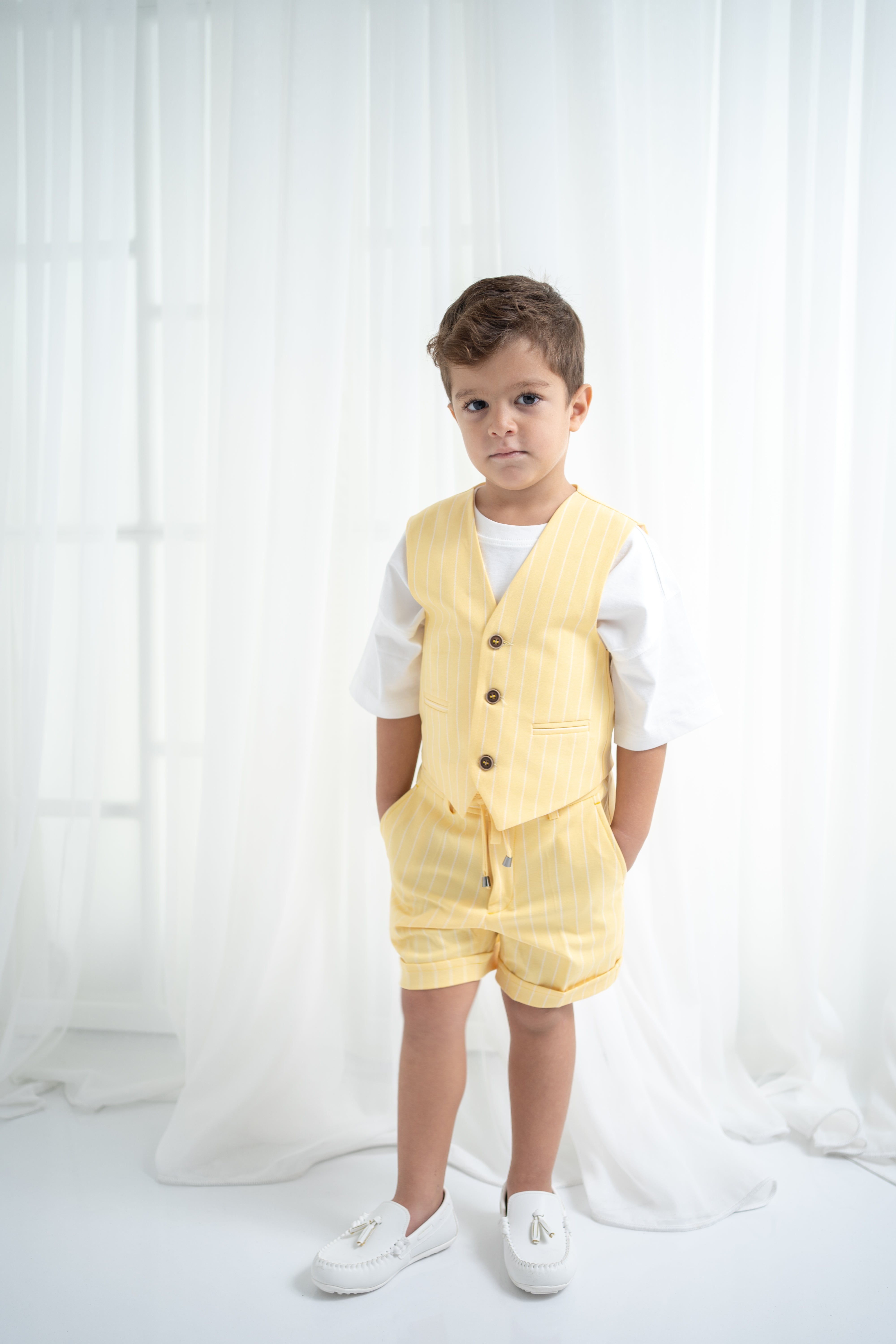 Erkek Çocuk Sarı Çizgili Yelek ve Şort Thişört Takım – Yazlık Üçlü Set