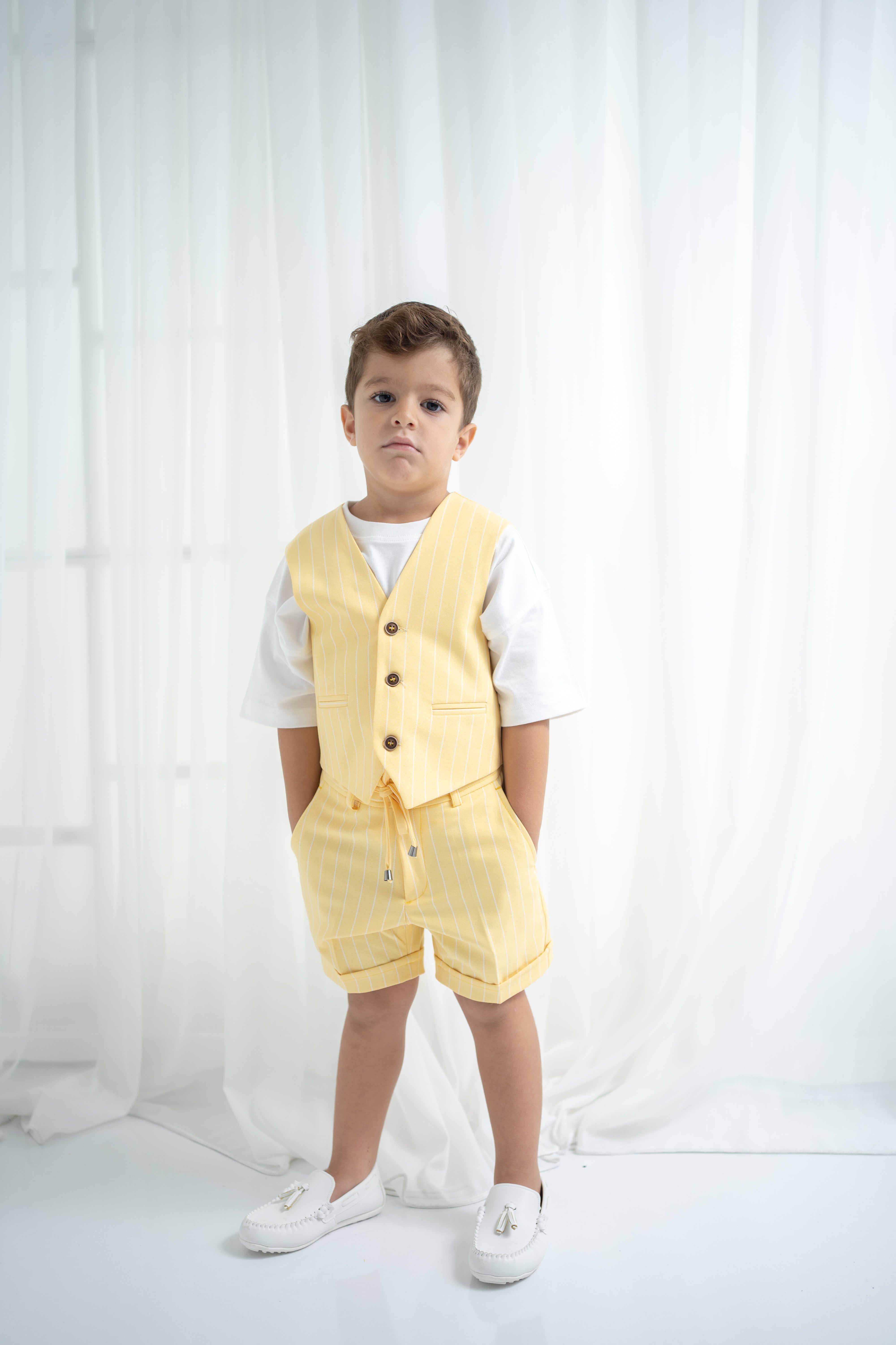 Erkek Çocuk Sarı Çizgili Yelek ve Şort Thişört Takım – Yazlık Üçlü Set