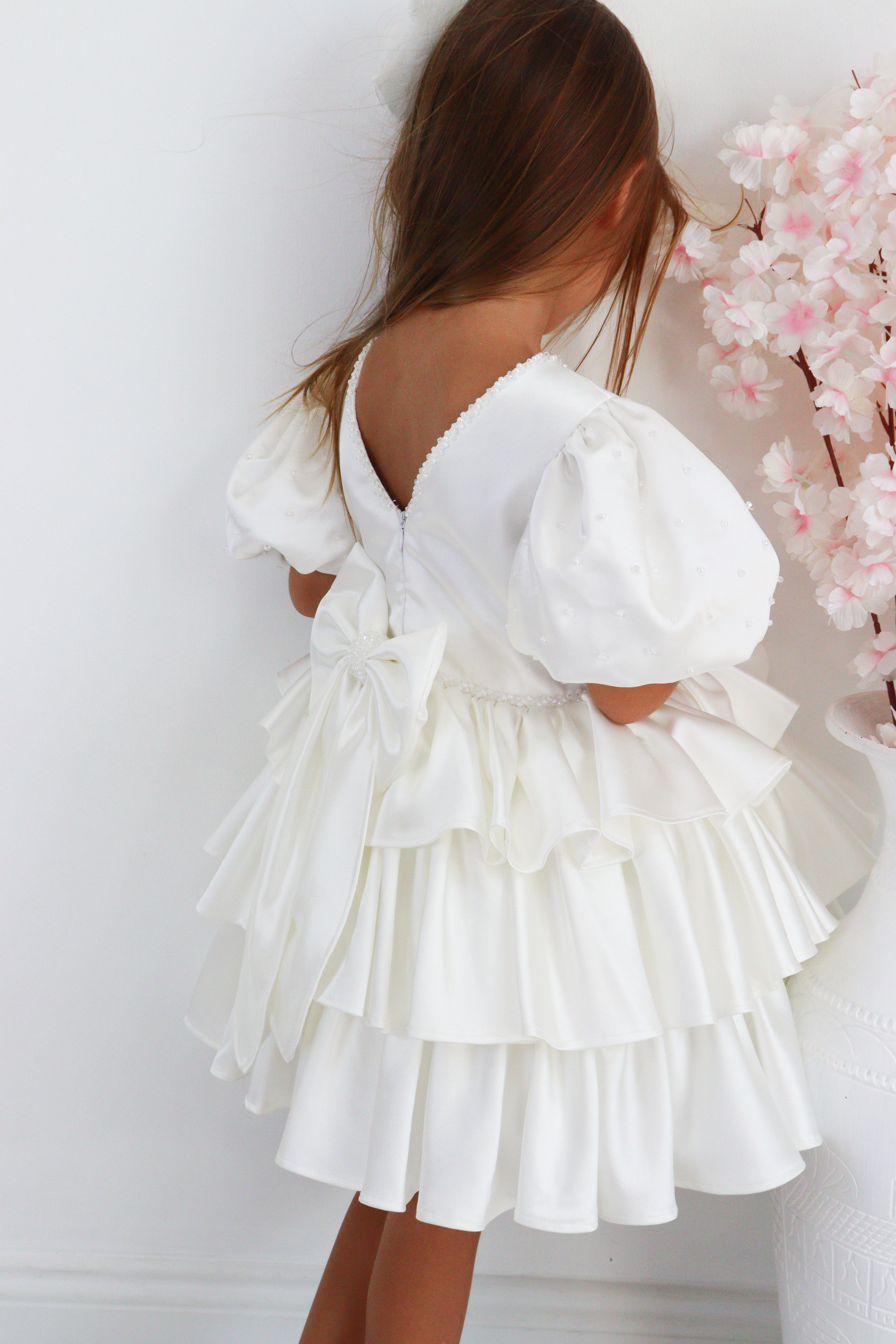 Beyaz Saten Kat Kat Kız Çocuk Abiye 1–10 Yaş Özel Gün Elbisesi