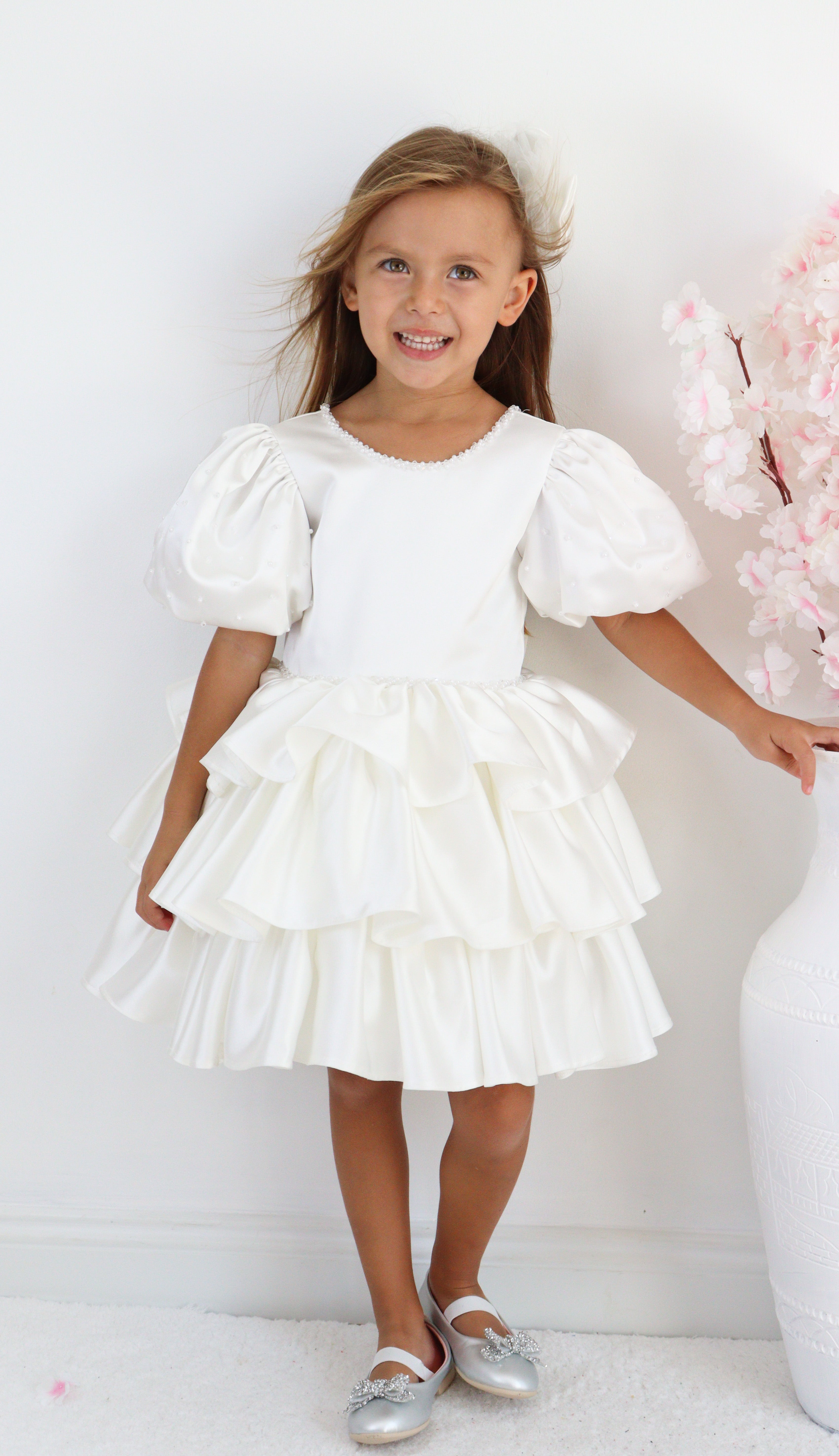 Beyaz Saten Kat Kat Kız Çocuk Abiye 1–10 Yaş Özel Gün Elbisesi
