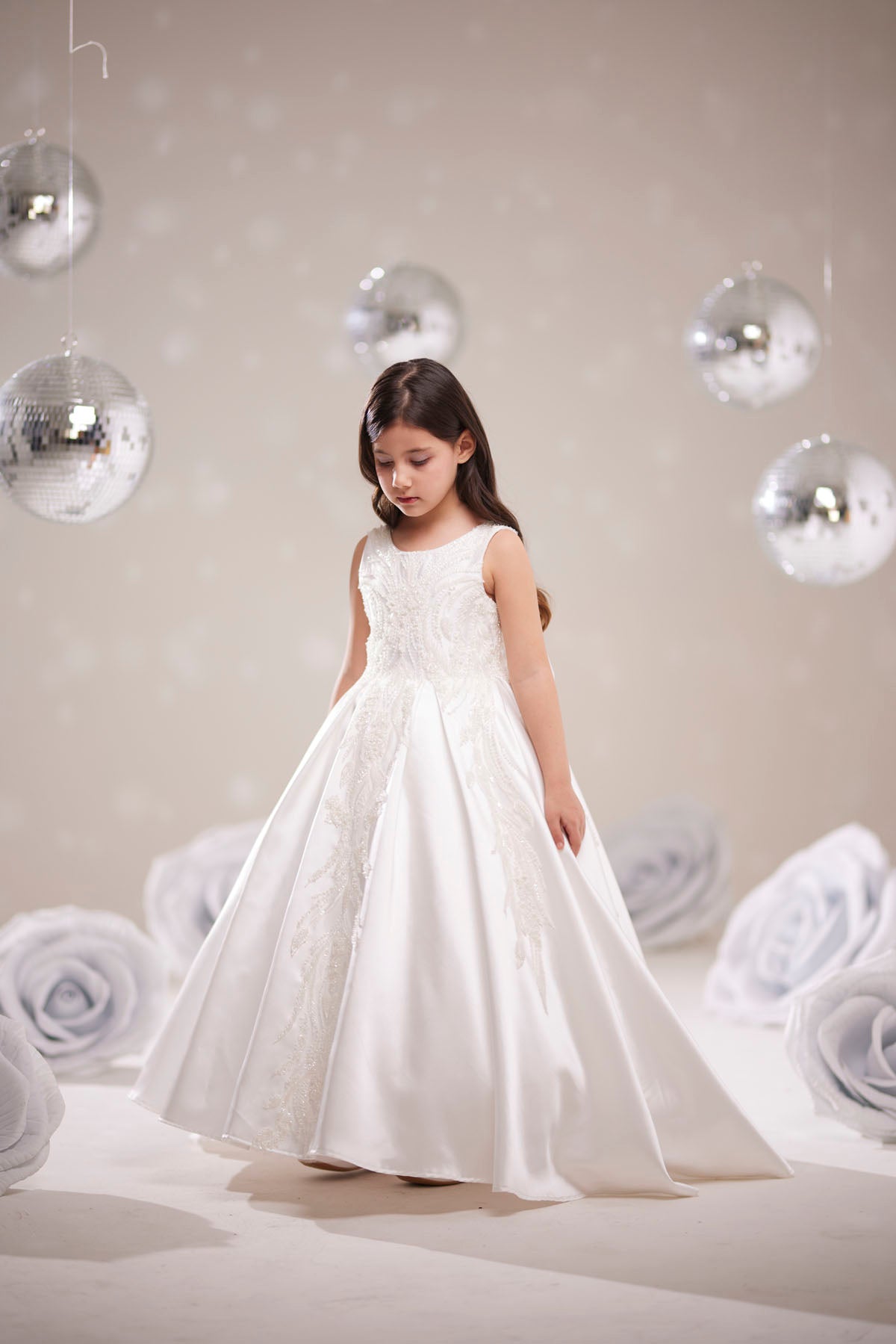 Kız Çocuk Beyaz Dantel İşlemeli Prenses Abiye Elbise – Özel Tasarım