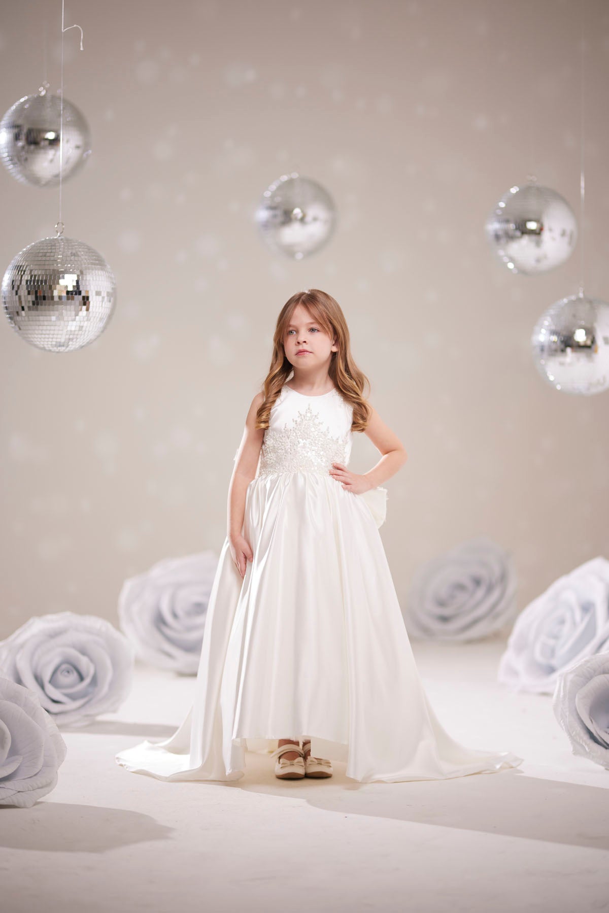 Kız Çocuk Beyaz Prenses Abiye Elbise – Fiyonk Detaylı Özel Tasarım