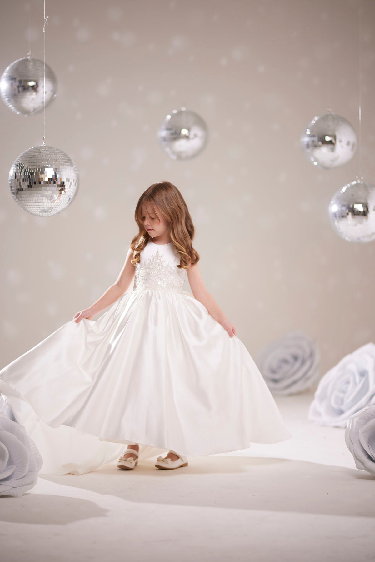 Kız Çocuk Beyaz Prenses Abiye Elbise – Fiyonk Detaylı Özel Tasarım