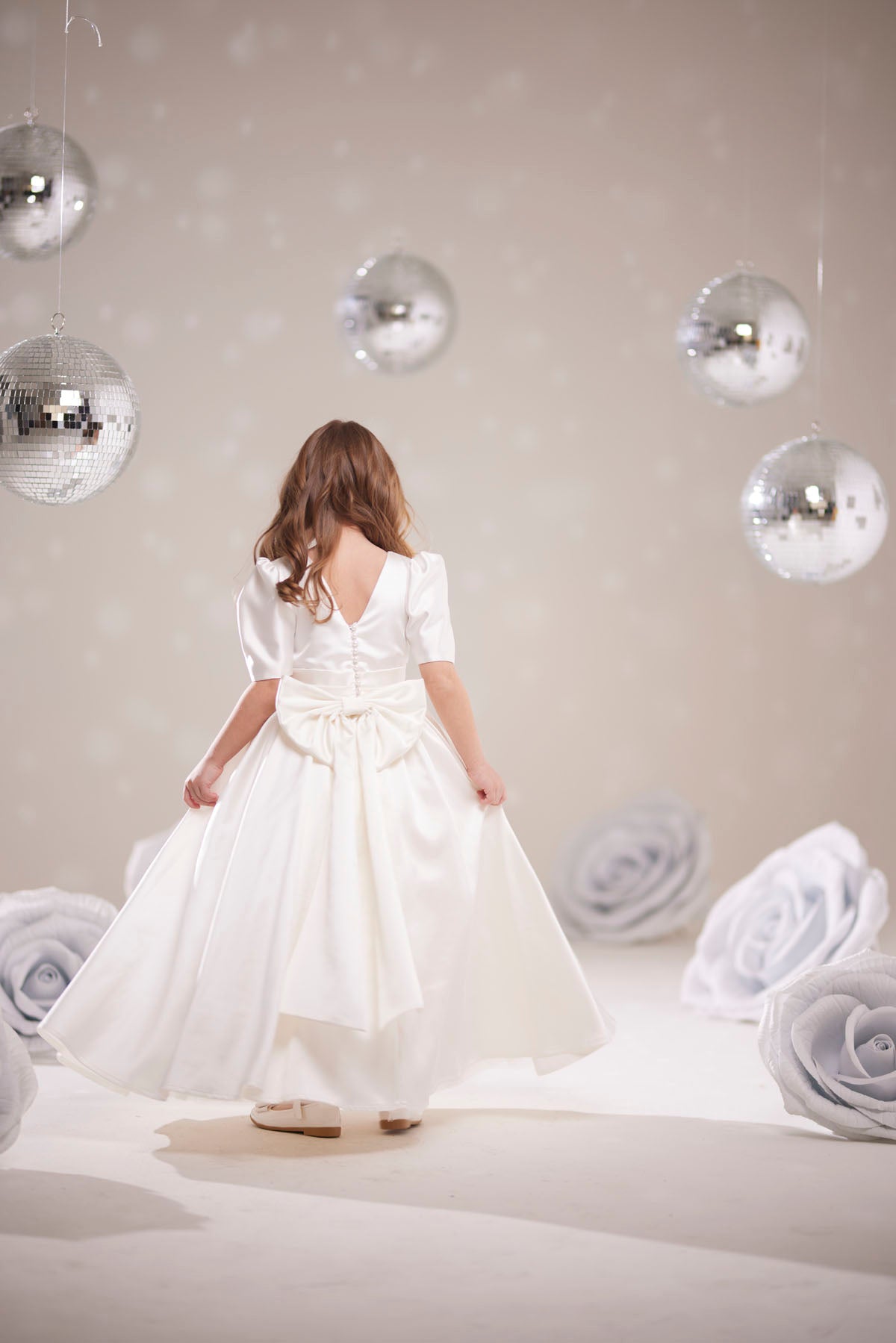 Kız Çocuk Beyaz Prenses Elbisesi – Dantelli ve Kabarık Abiye