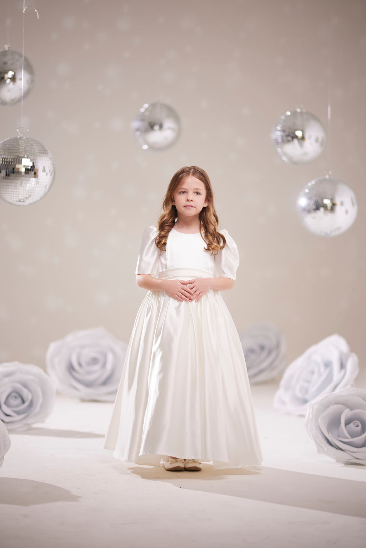 Kız Çocuk Beyaz Prenses Elbisesi – Dantelli ve Kabarık Abiye