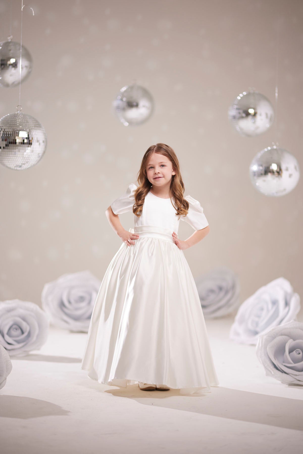 Kız Çocuk Beyaz Prenses Elbisesi – Dantelli ve Kabarık Abiye