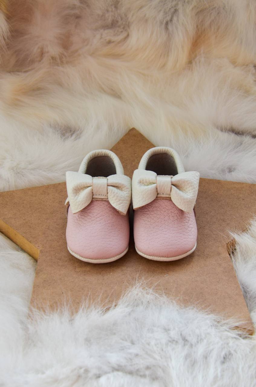 Pembe-Krem Fiyonklu Kapalı Bebek Makosen