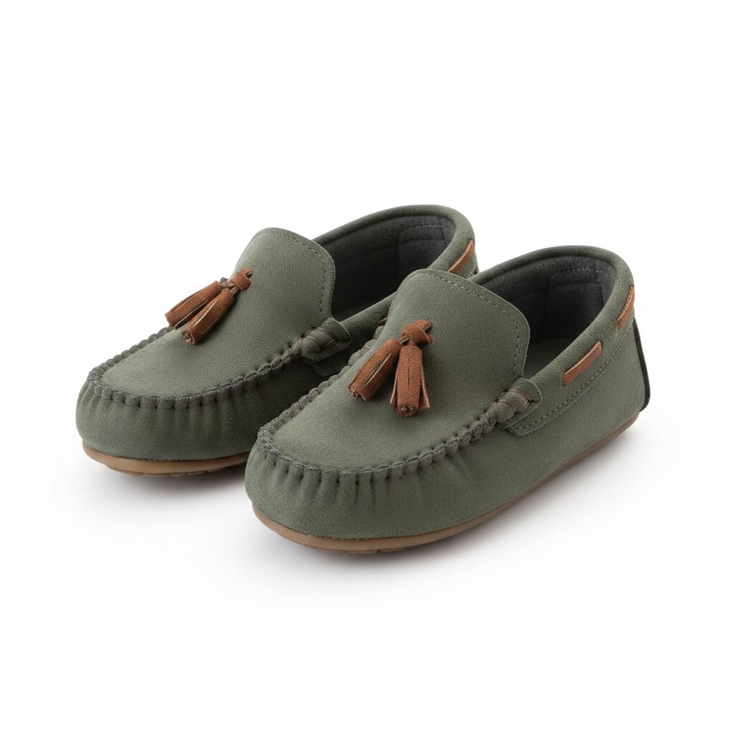 Püsküllü çocuk loafer iç astar ve yaka detayı